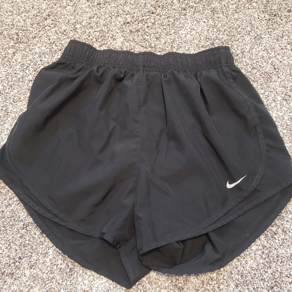 Black Nike shorts